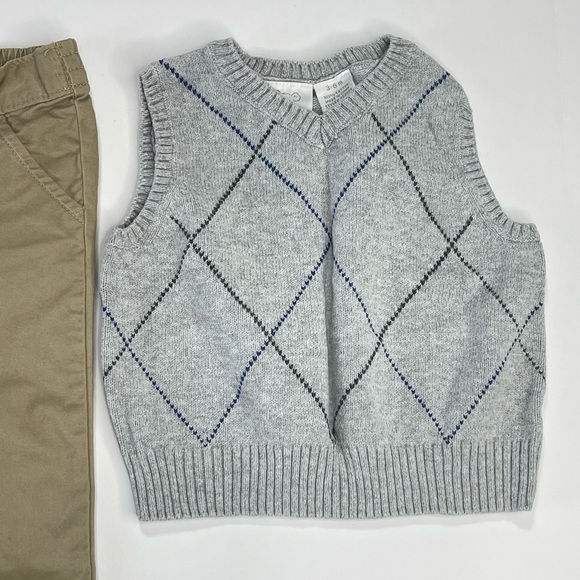 Bundle kids 2 piece 3-6 month khaki pants and vest sweater - Picture 3 of 10